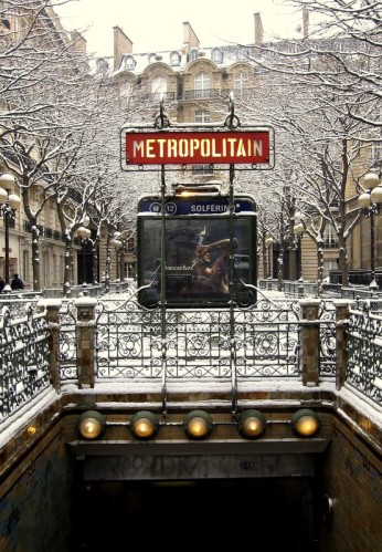 Paris sous la neige metro Solferino