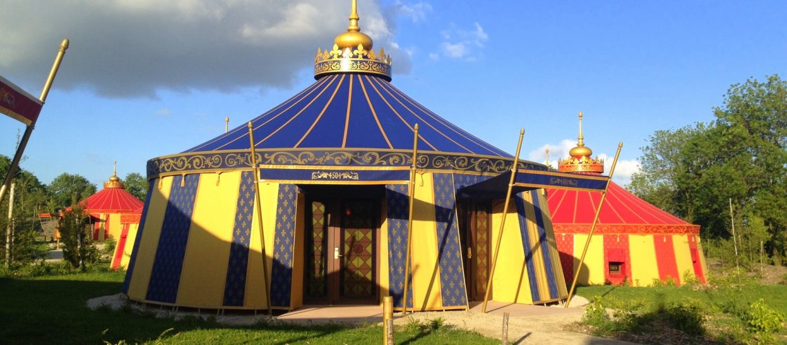 Le camp du drap d'or, un bel hébergement Renaissance au Puy du Fou