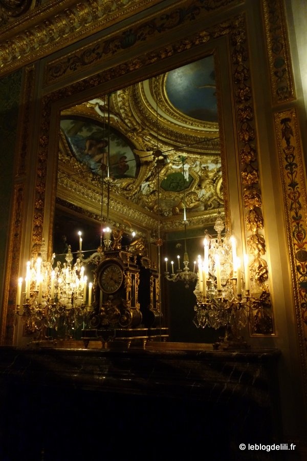 Le château de Vaux le Vicomte, de jour et de nuit, aux chandelles 