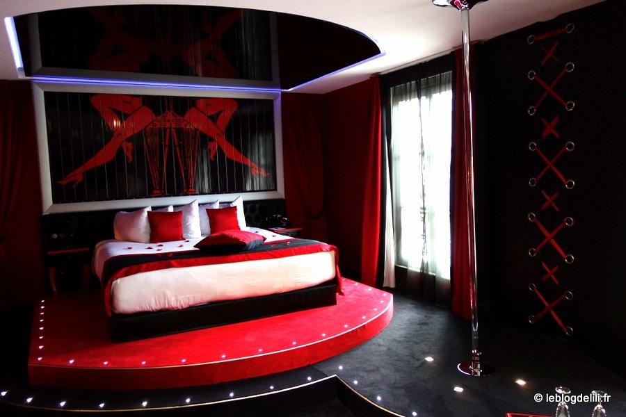 La suite cabaret de l'hôtel Seven : une vraie nuit parisienne 4 étoiles