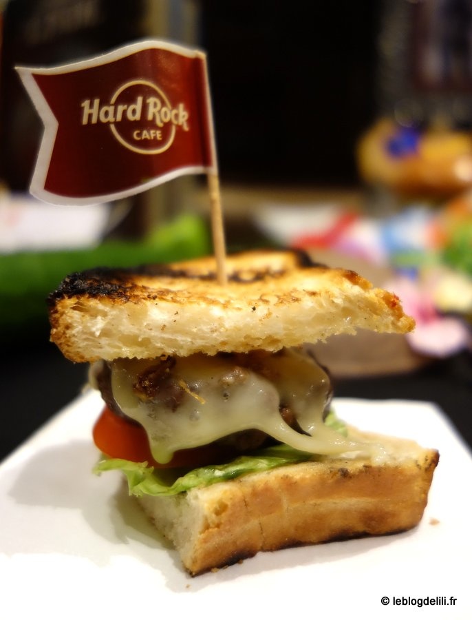 Le Hard Rock Cafe fait son World Burger Tour jusqu'à fin juin