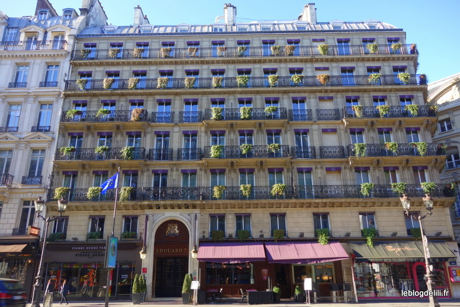 Une chambre de rêve, avec vue sur l'Opéra de Paris, à l'hôtel Edouard 7