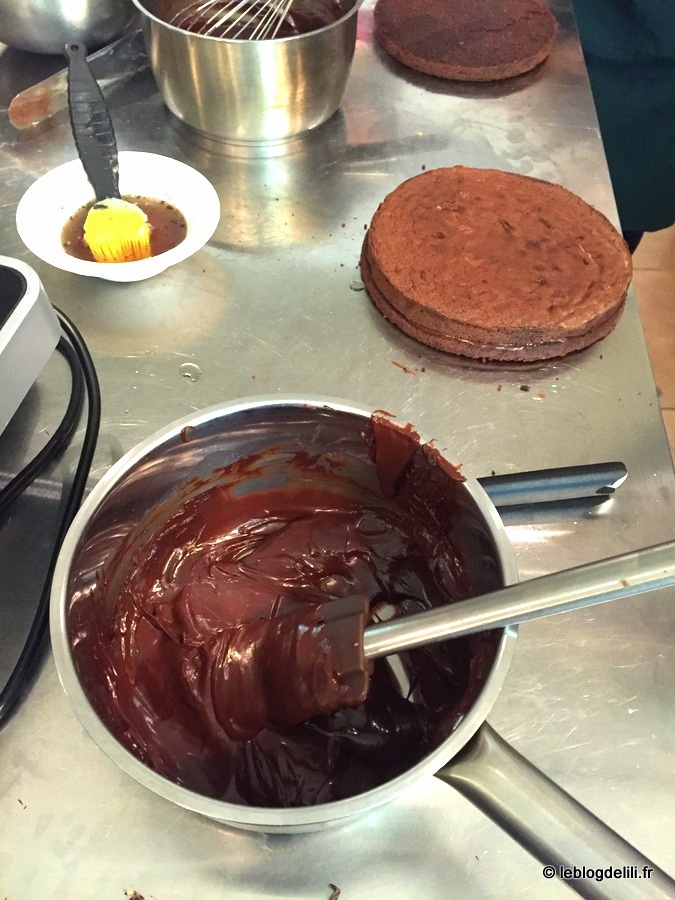 Réaliser un gâteau au chocolat d'exception avec un maître chocolatier