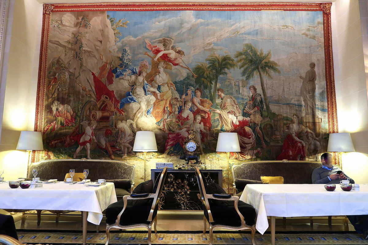 Le tea time du Four Seasons Hotel George V Paris