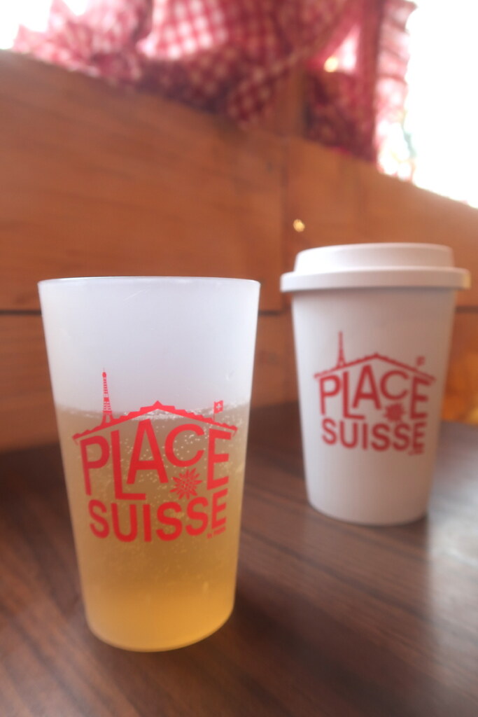 Une fondue avec vue sur la Tour Eiffel ? Oui, au village éphémère Place