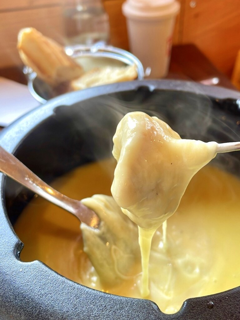 Une fondue avec vue sur la Tour Eiffel ? Oui, au village éphémère Place